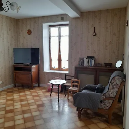 펜션 Maison Proche Le Pal 4kms Thiel-sur-Acolin