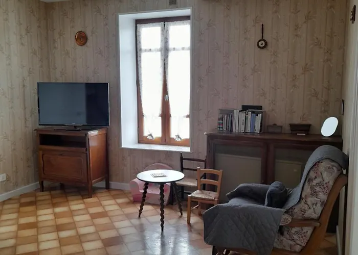 Semesterbostad Maison Proche Le Pal 4kms Thiel-sur-Acolin